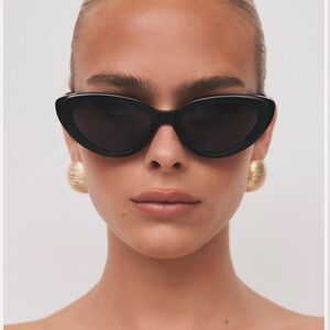 Banbe the Sweeney sunglasses in black
